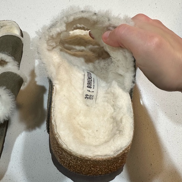 Olive green, size 39 (US 9), Arizona Birkenstock, fuzzy sandals - Picture 6 of 6